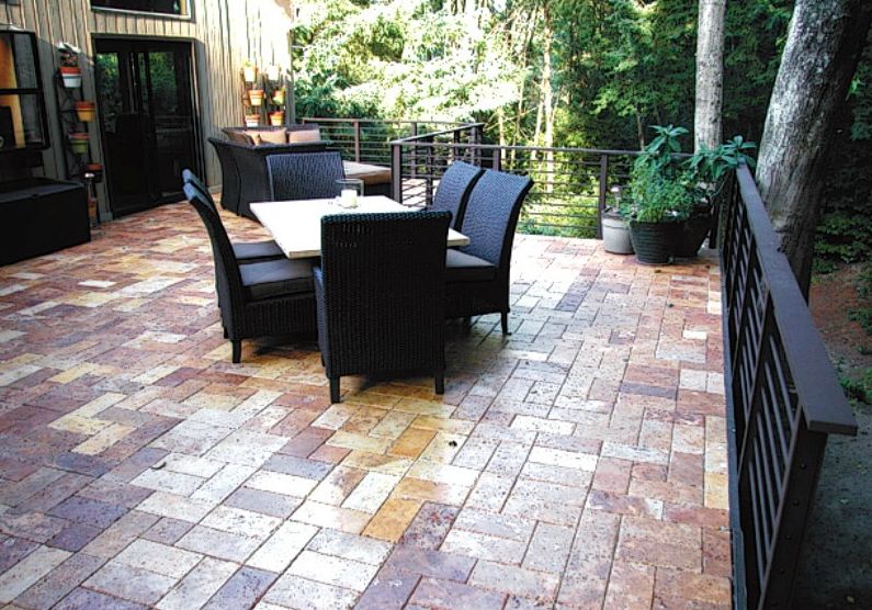 Elegant, creative Silca System elevated deck made with brick pavers